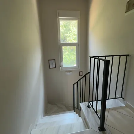 Hilltop Heaven * 스칼라 포타미아스